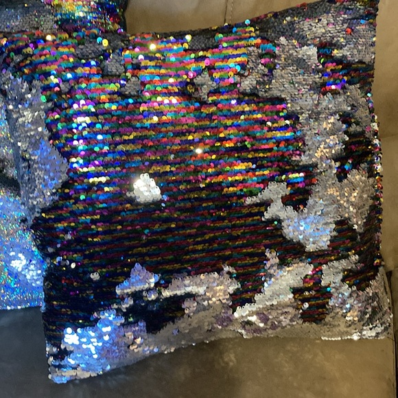 Pillows - Picture 2 of 7